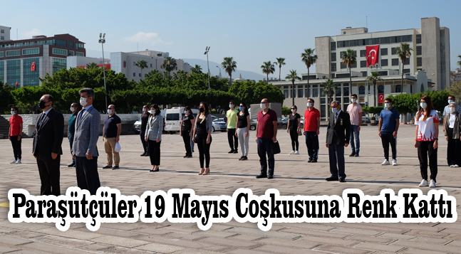 Paraşütçüler 19 Mayıs Coşkusuna Renk Kattı